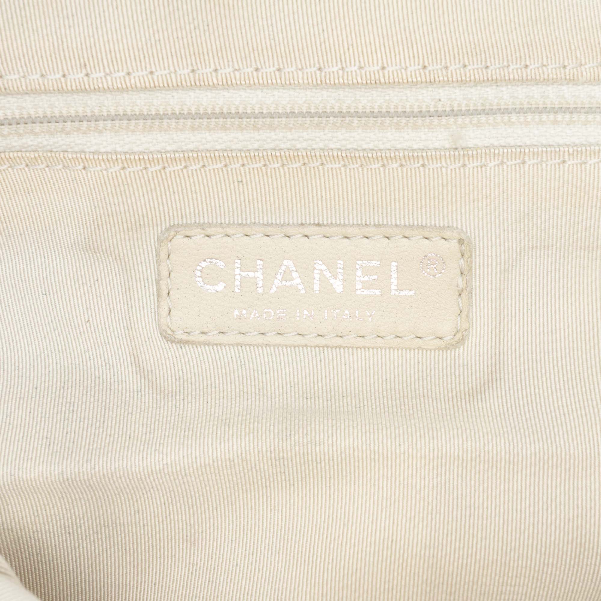 Large Washed Lambskin Chain Around Flap - Image 5