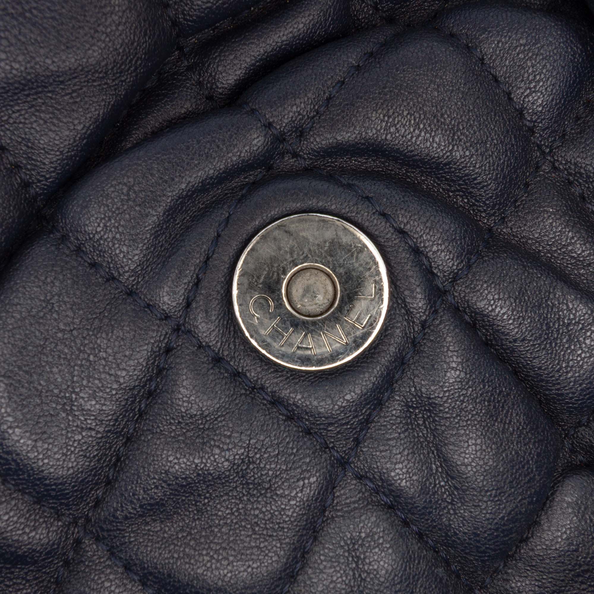 Large Washed Lambskin Chain Around Flap - Image 7