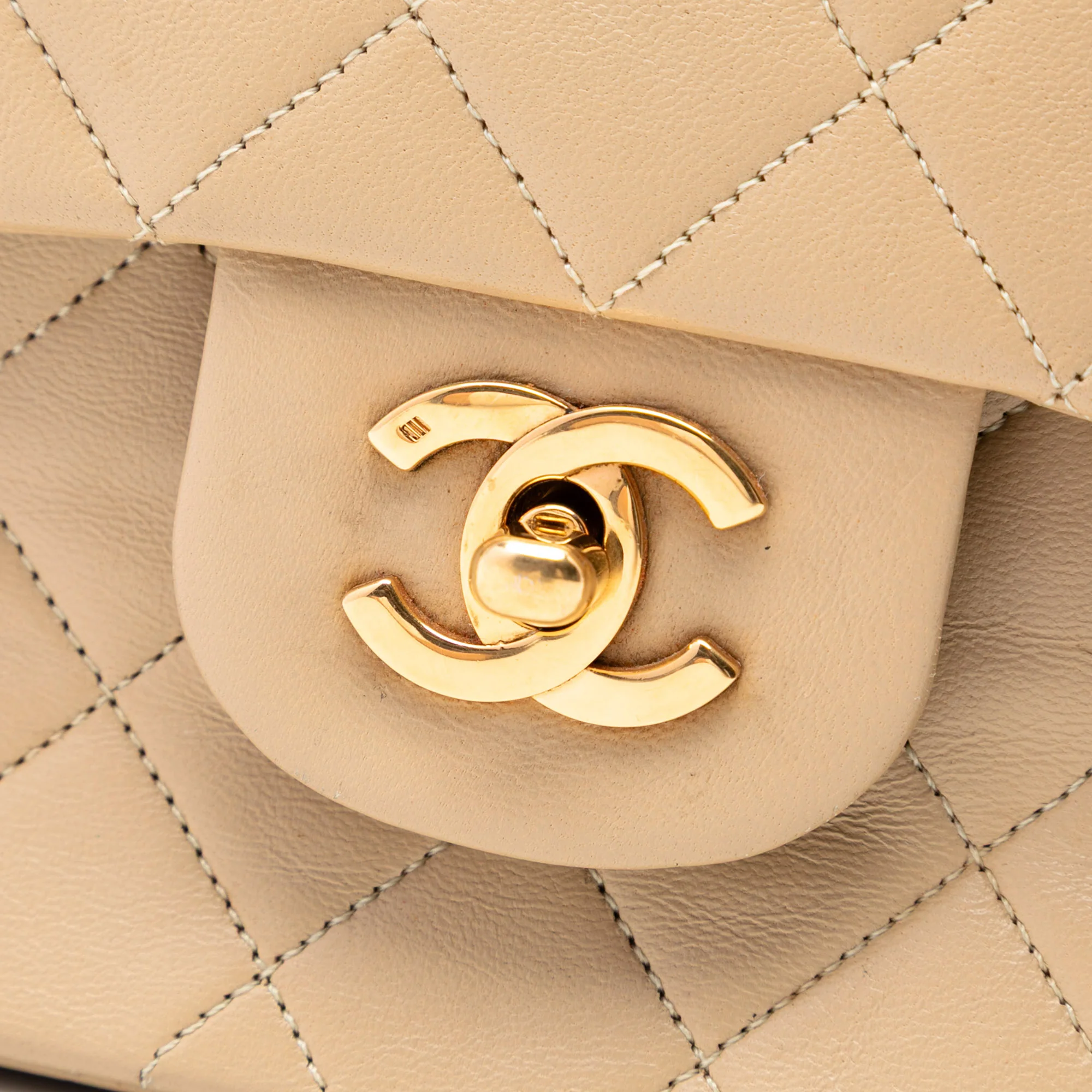 Medium Classic Lambskin Single Flap - Image 6