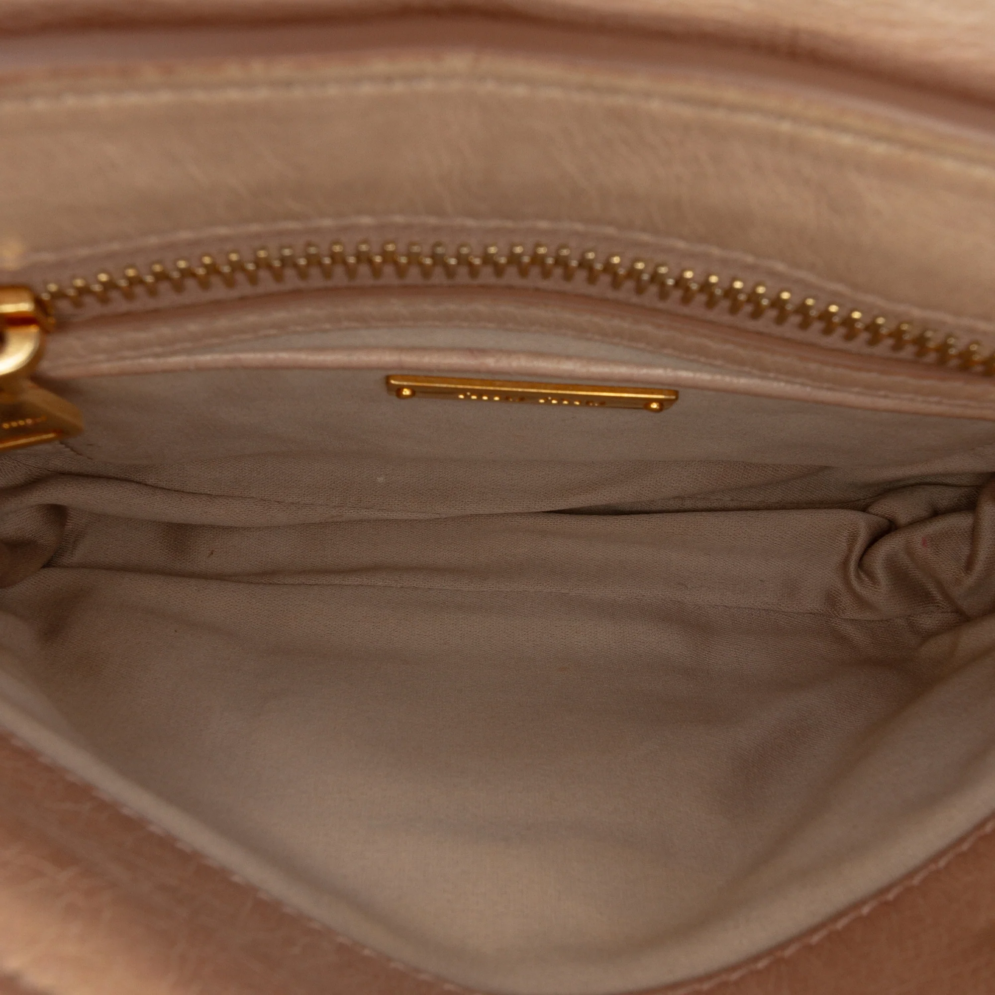 Quilted Leather Push Lock Flap - Image 4